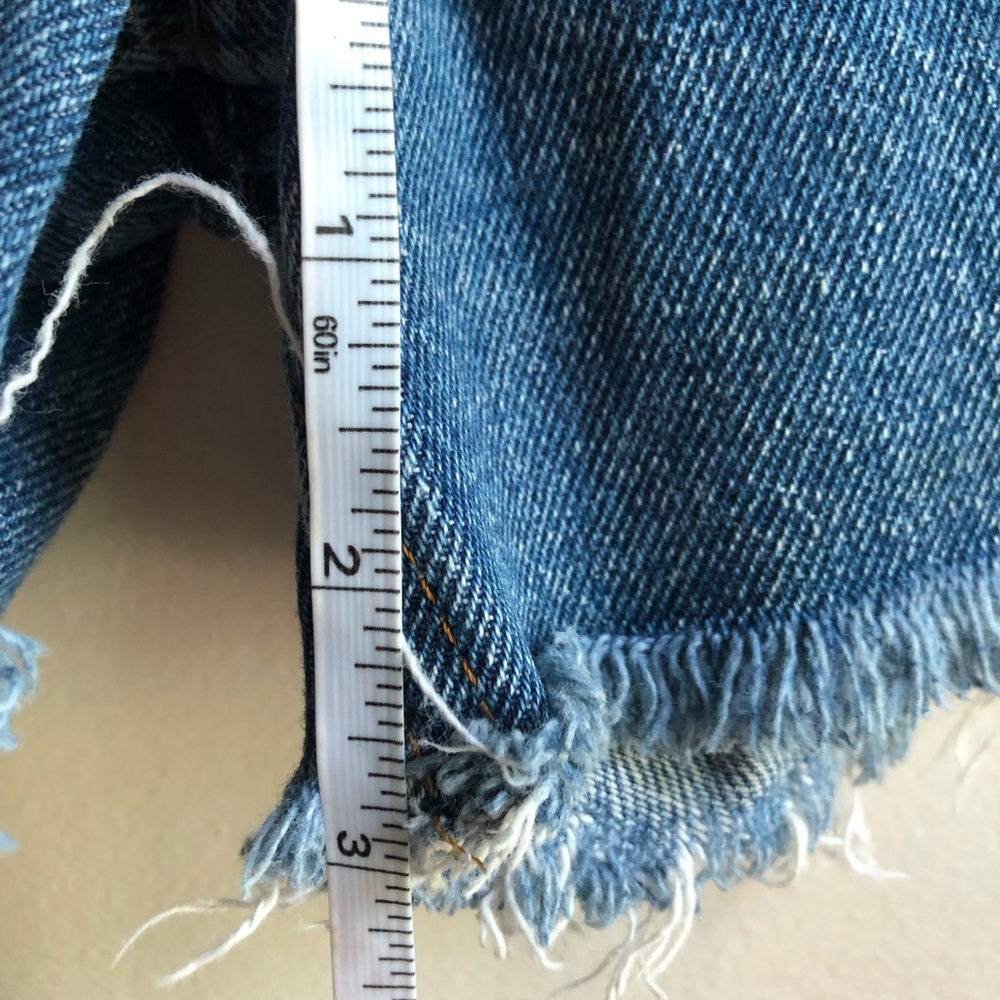 Vintage 90s Levi’s rhinestone embellished distressed denim shorts - Picture 5 of 10